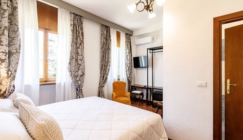Chambre Classique, 1 grand lit, climatisation, vue jardin