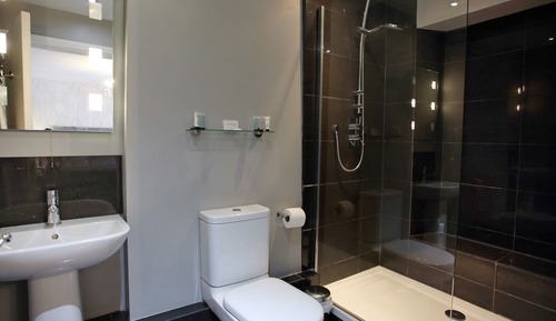 Chambre Double, salle de bains attenante