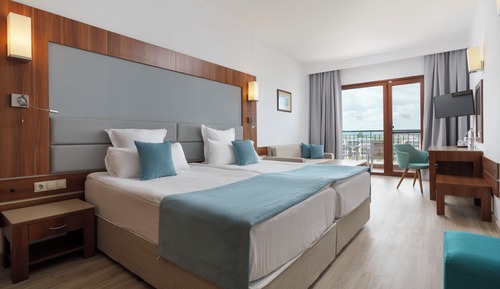 Chambre Double Supérieure, vue parc (2 Adults + 2 Children)