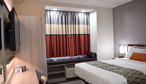Chambre, 1 grand lit, accessible aux personnes à mobilité réduite, non-fumeurs (Mobility)