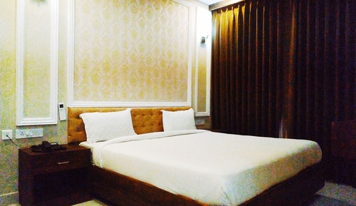 Chambre Exécutive, 1 grand lit 1 place, non-fumeurs