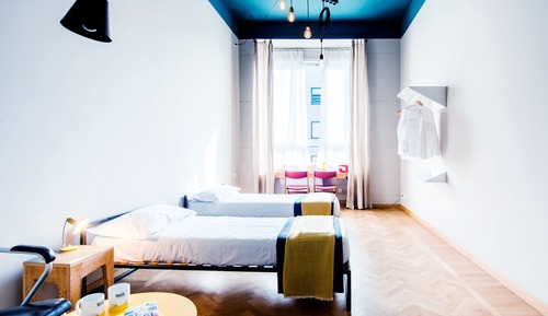 Chambre Standard avec lits jumeaux, salle de bains commune
