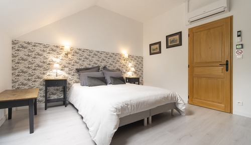 Suite, salle de bains attenante (Suite Alice)