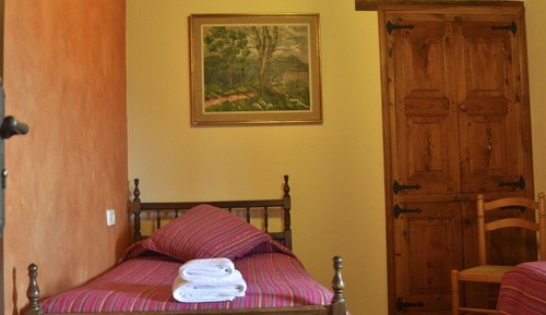 Chambre Simple, 1 lit une place, salle de bains commune (Espígol)