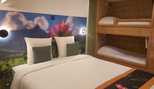 Chambre Quadruple Familiale, salle de bains attenante