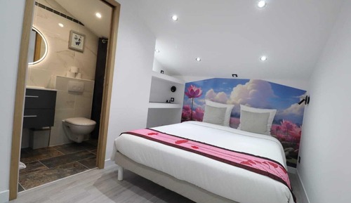 Chambre Double, salle de bains attenante