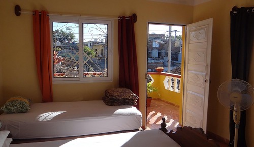 Chambre Triple Familiale, plusieurs lits, fumeurs, vue ville