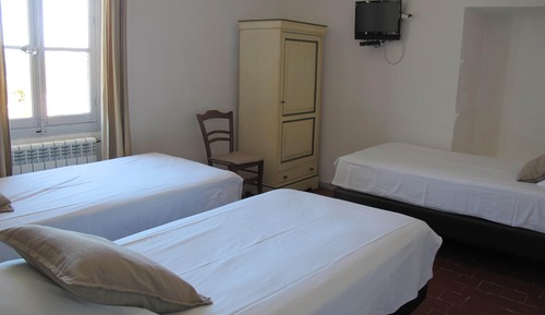 Chambre Triple Standard, salle de bains attenante (7)