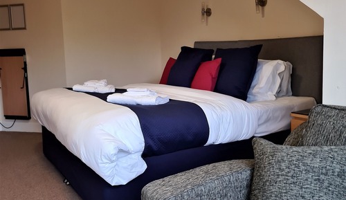 Chambre Double Deluxe, 1 très grand lit, salle de bains privée