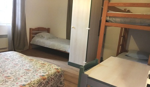 Chambre Familiale, salle de bains commune