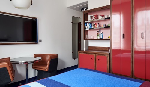 Chambre (Queen of Queens)