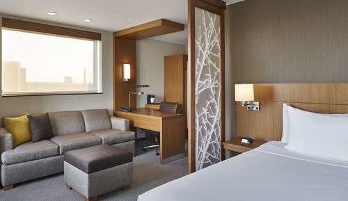 Chambre, 1 très grand lit et 1 canapé-lit