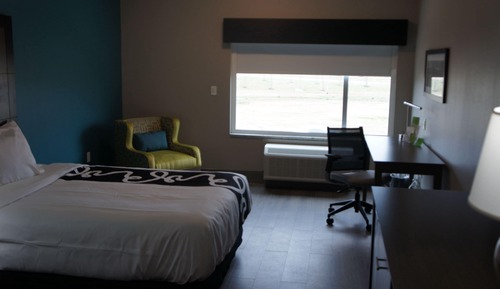 Chambre, 1 très grand lit, non-fumeurs