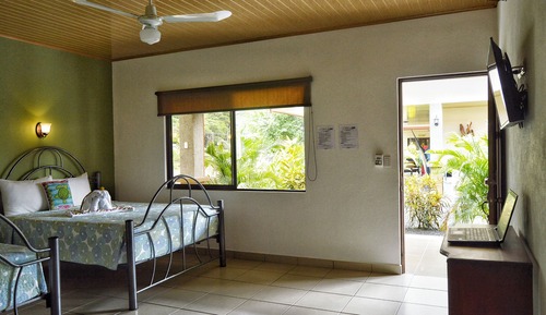 Chambre Triple Standard, accessible aux personnes à mobilité réduite