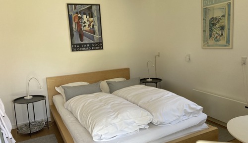 Chambre Classique, 1 grand lit, salle de bains commune, vue jardin