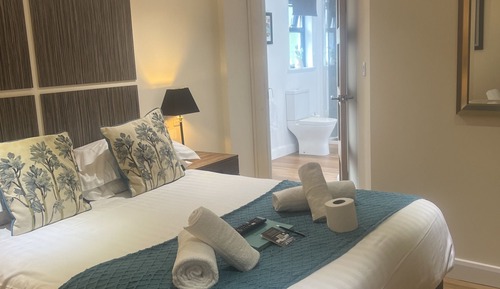 Chambre Double, salle de bains attenante