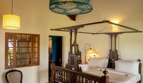 Chambre Classique Double ou avec lits jumeaux, 1 très grand lit, vue jardin