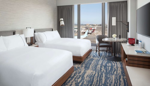 Chambre, 2 lits doubles (Runway View)