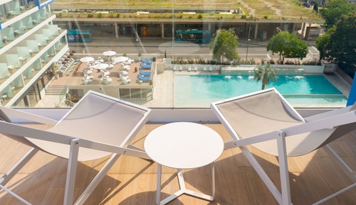 Chambre Standard avec lits jumeaux, vue piscine (2  adults)