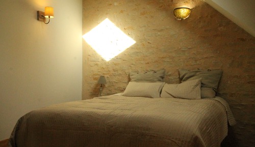Chambre Double Confort, 1 très grand lit (Pomme)