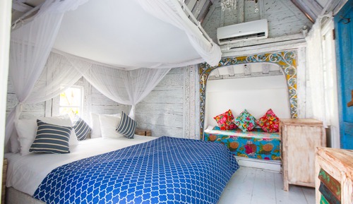 Cottage Lune de Miel, 1 très grand lit, piscine privée, en bord de plage