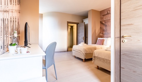 Chambre Standard Double ou avec lits jumeaux, vue piscine (Ferrara)