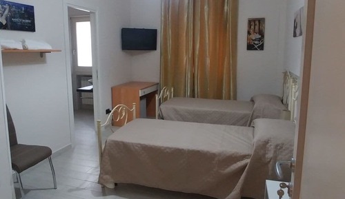 Chambre Triple, salle de bains privée