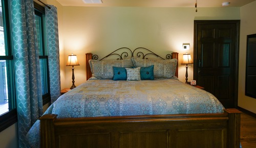 Chambre Luxe, 1 très grand lit, salle de bains privée
