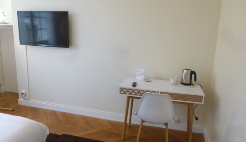 Chambre Double, salle de bains attenante