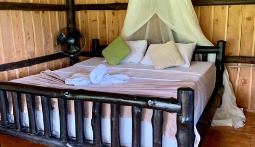 Cabane Romantique, 1 chambre, accès piscine, vue montagne