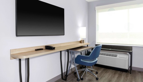 Chambre, 1 très grand lit, accessible aux personnes à mobilité réduite, baignoire (Hearing)