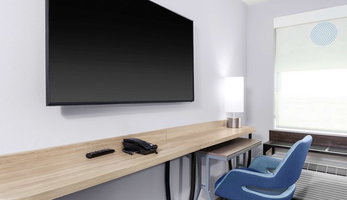 Chambre, 1 très grand lit, accessible aux personnes à mobilité réduite (Hearing)