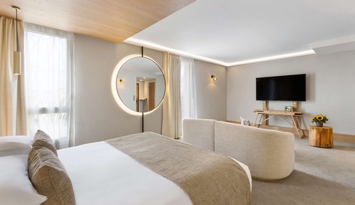 Suite, 1 très grand lit, balcon, vue fleuve