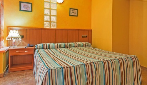 Chambre Double, 1 grand lit, non-fumeurs, vue ville