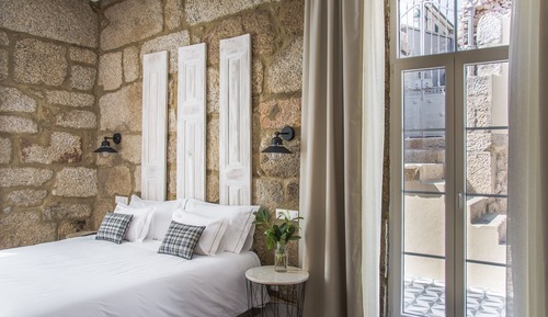 Chambre Familiale Double ou avec lits jumeaux, patio