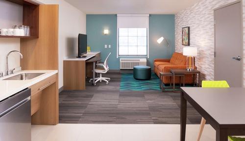 Suite, 1 très grand lit (Mobility & Hearing, Roll-in Shower)
