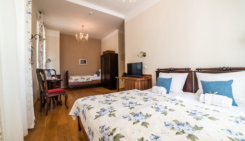 Deluxe Triple Room, Multiple Beds, Non Smoking, Courtyard View