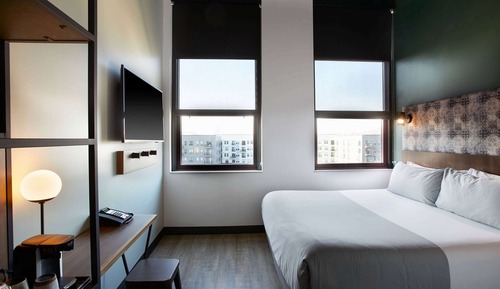 Chambre Deluxe, 1 très grand lit, non-fumeurs (Mobility,Tub w/Grab Bars)