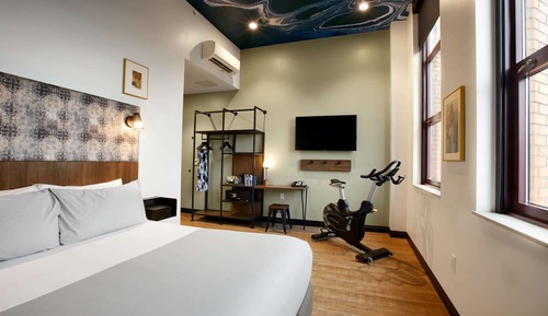 Chambre, 1 très grand lit, non-fumeurs (Fitness)
