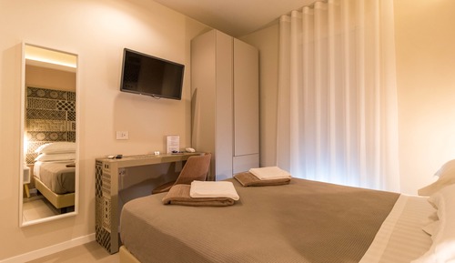 Chambre Supérieure Double ou avec lits jumeaux, balcon, vue port