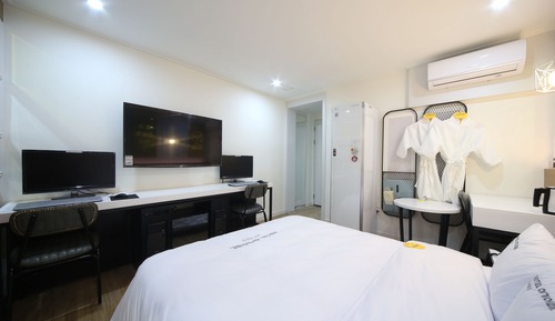 Chambre Deluxe (Battlegrounds room with 2 PC set)