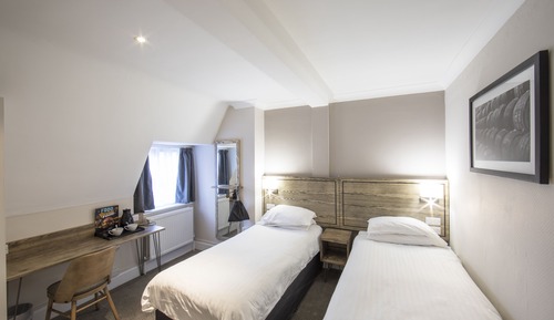 Chambre avec lits jumeaux