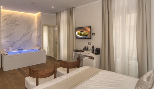 Chambre Double, baignoire à jets