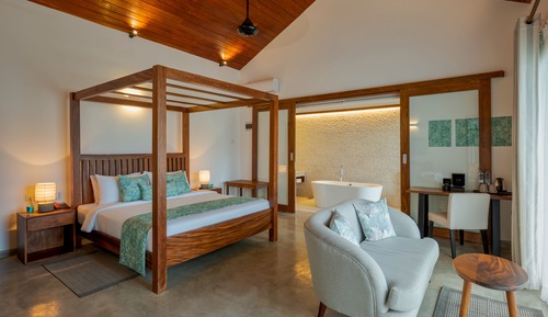 Suite, 1 très grand lit, baignoire, vue océan