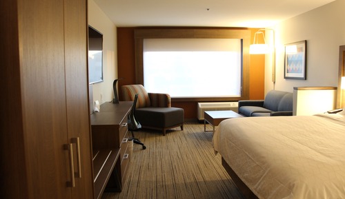 Suite, 1 très grand lit et 1 canapé-lit