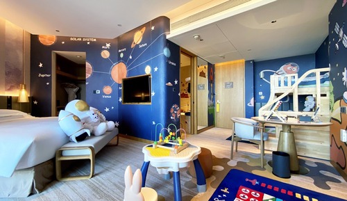 Chambre Premium, plusieurs lits, vue piscine