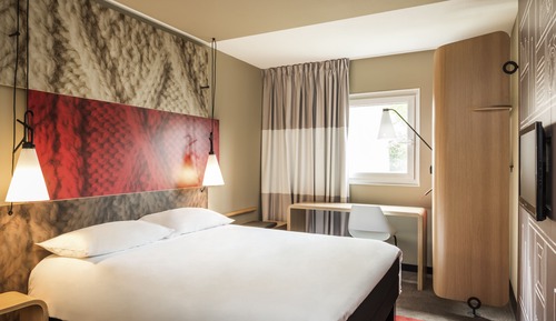 Chambre Familiale (1 double bed and extra bed)