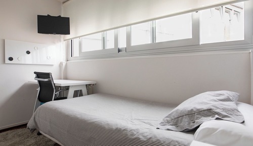 Chambre Simple, vue cour intérieure