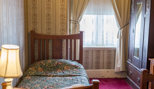 Chambre Simple, salle de bains commune