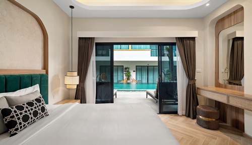 Chambre Deluxe, 1 très grand lit, accès piscine